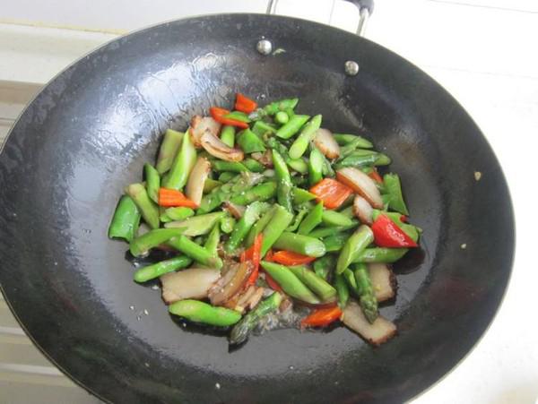 蘆筍炒肉的做法-家常味炒菜譜