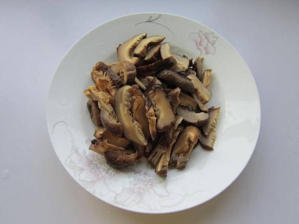 香菇炒肉皮的做法-家常味炒菜譜