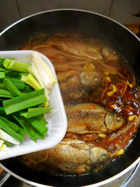 豆芽燒鯽魚的做法-咸鮮味燒菜譜-易網(wǎng)健康養(yǎng)生網(wǎng) 豆芽燒鯽魚的做法-咸鮮味燒菜譜