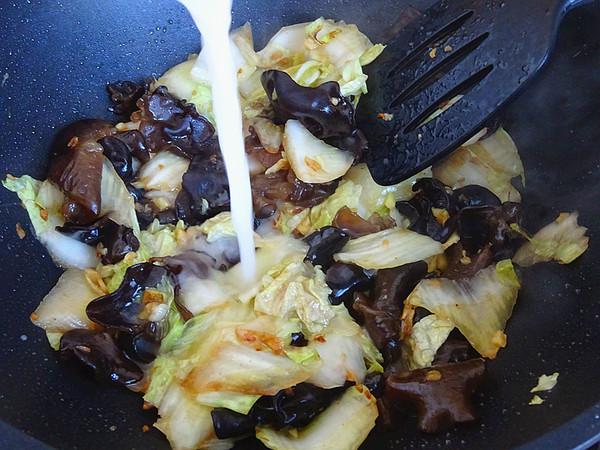 木耳炒白菜的做法-家常味炒菜譜-易網健康養生網 木耳炒白菜的做法-家常味炒菜譜