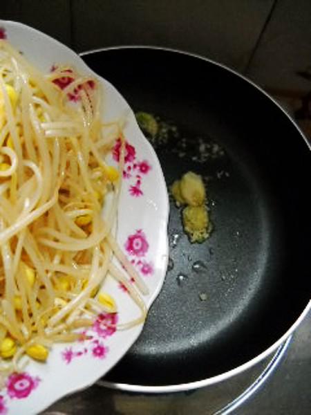 豆芽燒鯽魚的做法-咸鮮味燒菜譜-易網(wǎng)健康養(yǎng)生網(wǎng) 豆芽燒鯽魚的做法-咸鮮味燒菜譜