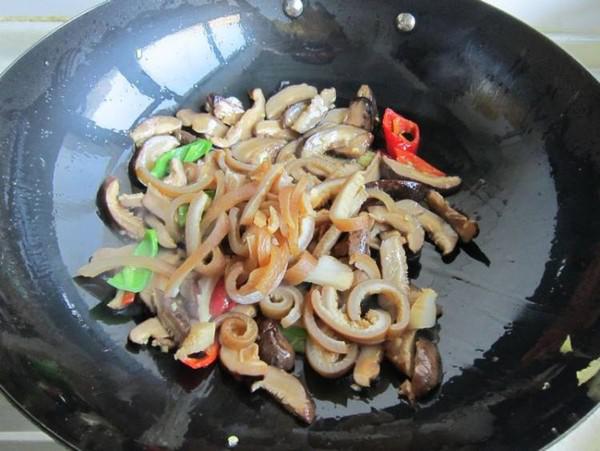 香菇炒肉皮的做法-家常味炒菜譜