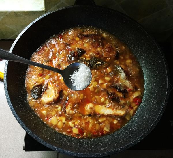 泡兒菜燒草魚的做法-酸辣味燒菜譜