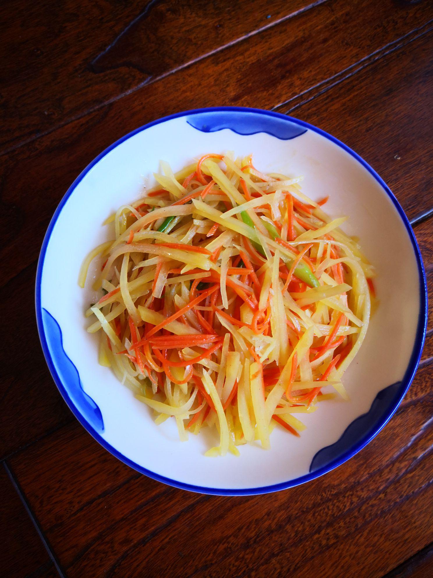 土豆絲炒胡蘿卜絲的做法-家常味炒菜譜