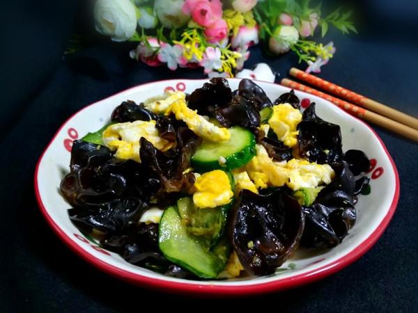 黃瓜木耳炒雞蛋的做法-家常味炒菜譜-易網健康養(yǎng)生網 黃瓜木耳炒雞蛋的做法-家常味炒菜譜