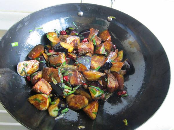 臘魚燒茄子的做法-咸鮮味燒菜譜