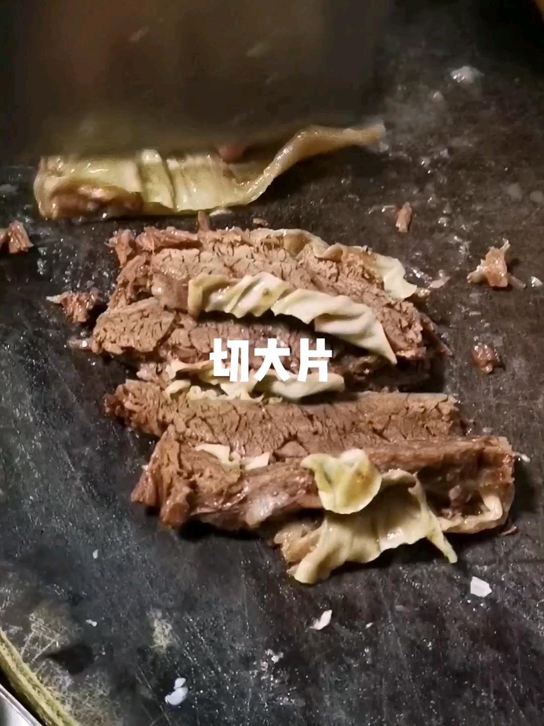 牛腩粉絲的做法-家常味燜菜譜-易網健康養生網 牛腩粉絲的做法-家常味燜菜譜