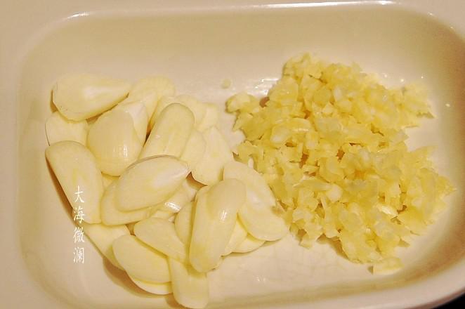 芹菜炒杏鮑菇的做法-家常味炒菜譜