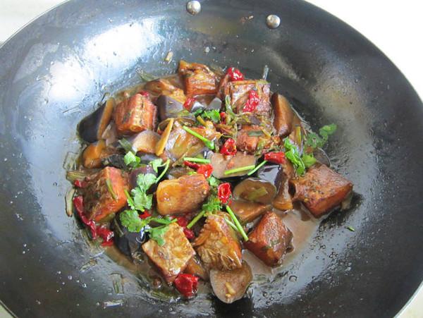 臘魚燒茄子的做法-咸鮮味燒菜譜