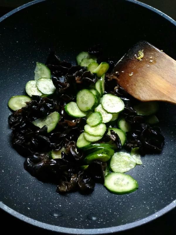 黃瓜木耳炒雞蛋的做法-家常味炒菜譜-易網健康養(yǎng)生網 黃瓜木耳炒雞蛋的做法-家常味炒菜譜