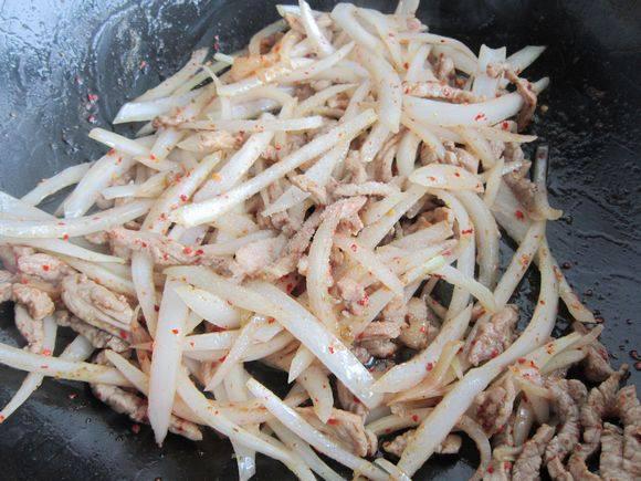 馕包皮芽子炒肉的做法-家常味炒菜譜-易網(wǎng)健康養(yǎng)生網(wǎng) 馕包皮芽子炒肉的做法-家常味炒菜譜