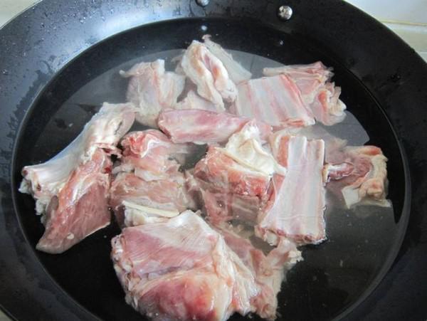 土豆燒羊排的做法-家常味燒菜譜