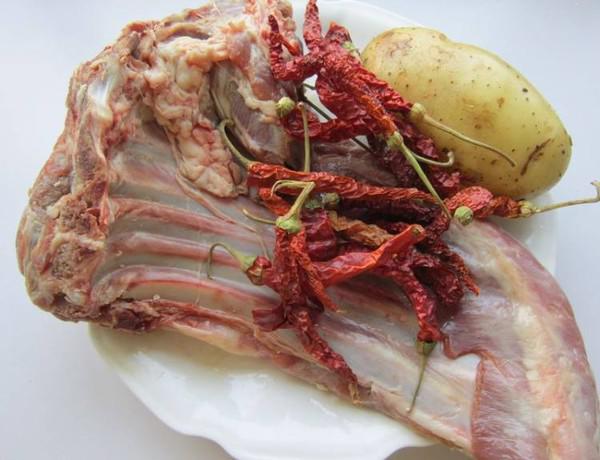 土豆燒羊排的做法-家常味燒菜譜