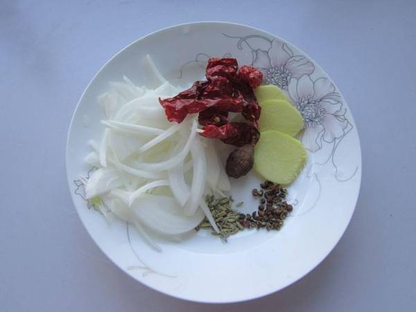 恰瑪古燜羊排的做法-家常味燜菜譜