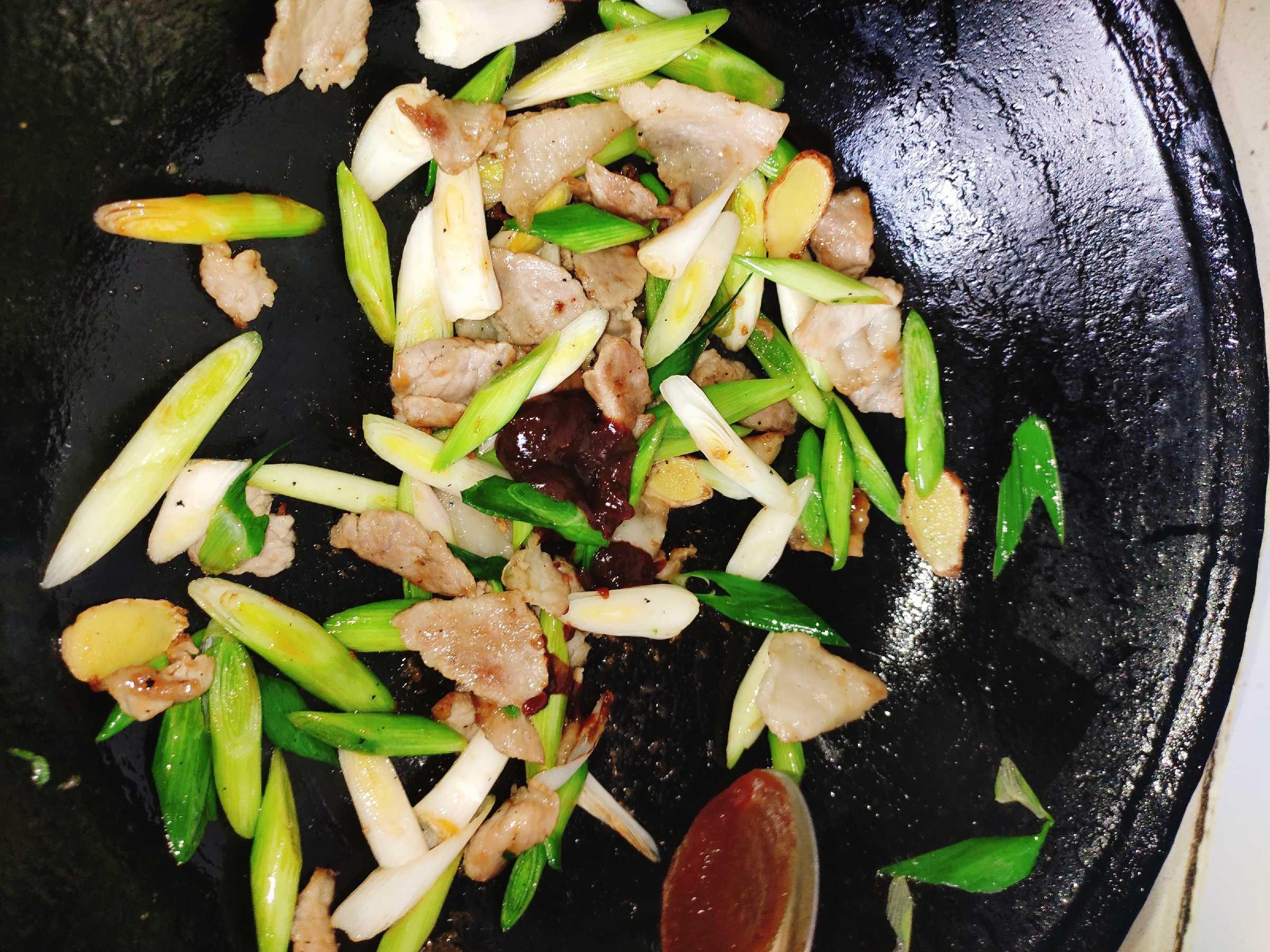 大蒜苗炒肉的做法-咸鮮味炒菜譜