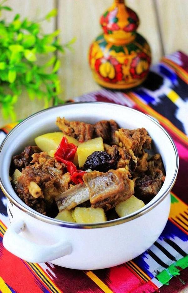 恰瑪古燜羊排的做法-家常味燜菜譜