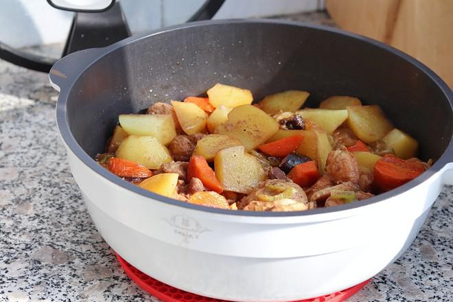 醬香土豆燉雞的做法-家常味燉菜譜
