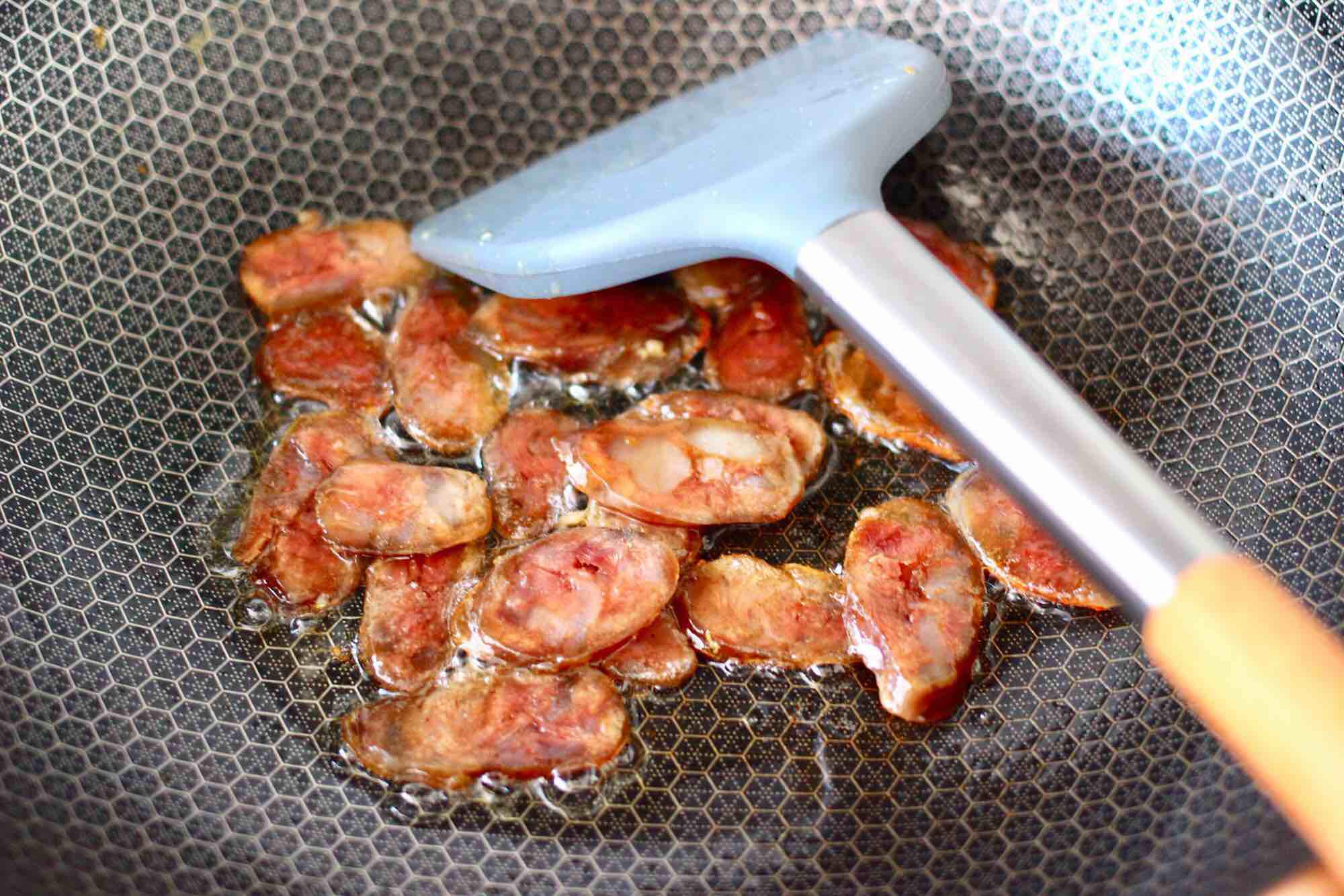 臘腸辣炒雞蛋的做法-家常味炒菜譜-易網(wǎng)健康養(yǎng)生網(wǎng) 臘腸辣炒雞蛋的做法-家常味炒菜譜