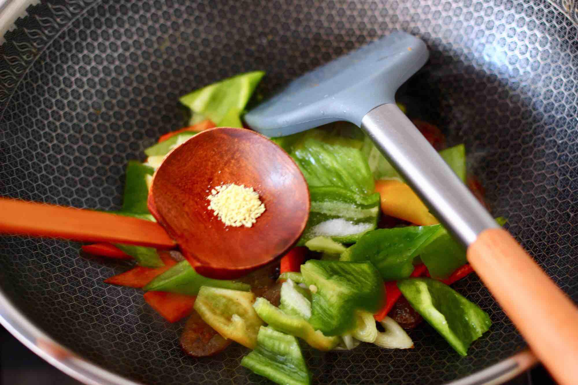 臘腸辣炒雞蛋的做法-家常味炒菜譜-易網(wǎng)健康養(yǎng)生網(wǎng) 臘腸辣炒雞蛋的做法-家常味炒菜譜