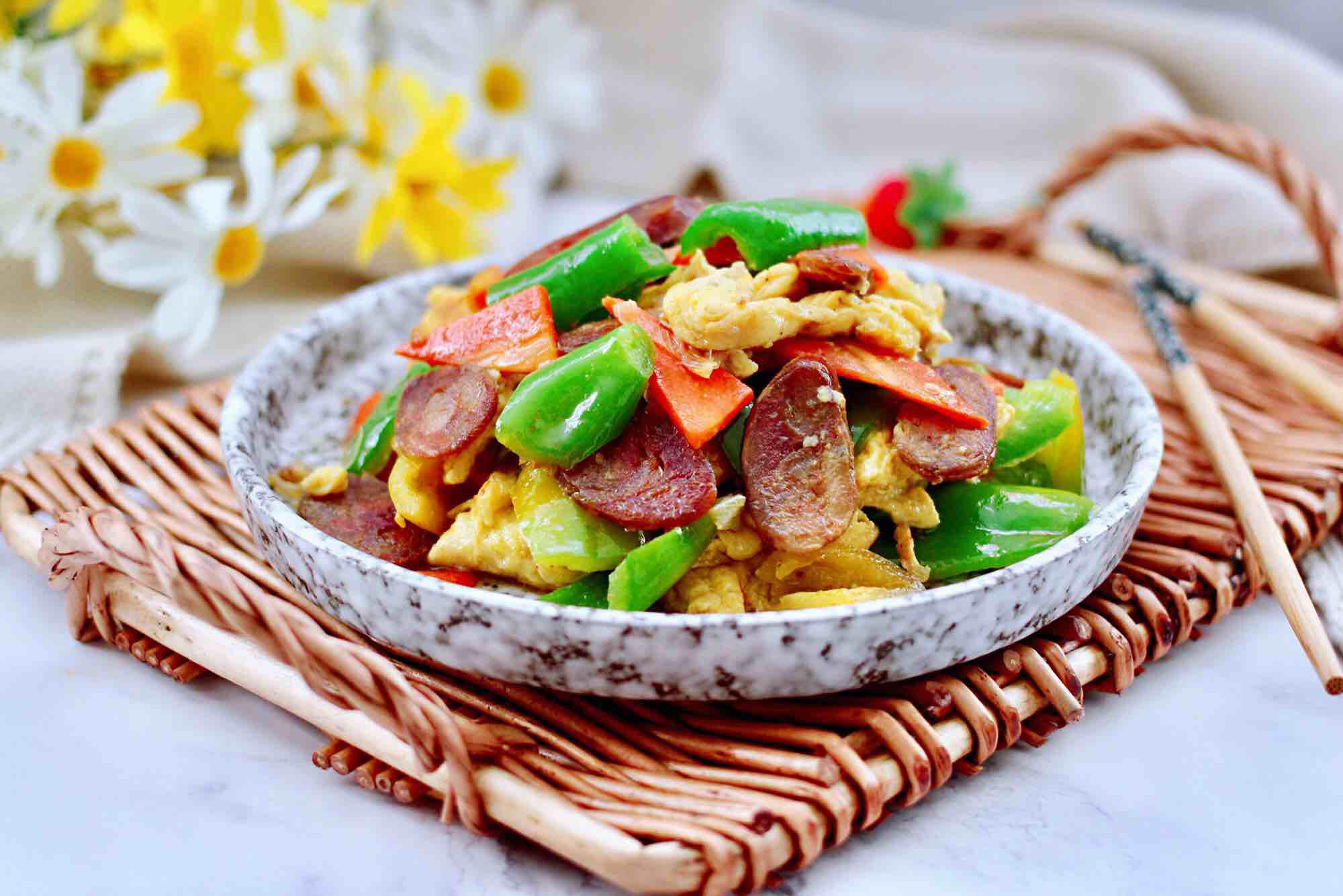 臘腸辣炒雞蛋的做法-家常味炒菜譜-易網(wǎng)健康養(yǎng)生網(wǎng) 臘腸辣炒雞蛋的做法-家常味炒菜譜