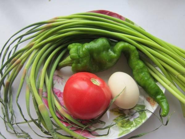 西紅柿蒜薹炒雞蛋的做法-家常味炒菜譜