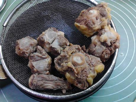 杜仲牛尾湯的做法-咸鮮味燉菜譜