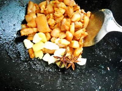 梅菜芋頭紅燒肉的做法-咸鮮味燒菜譜