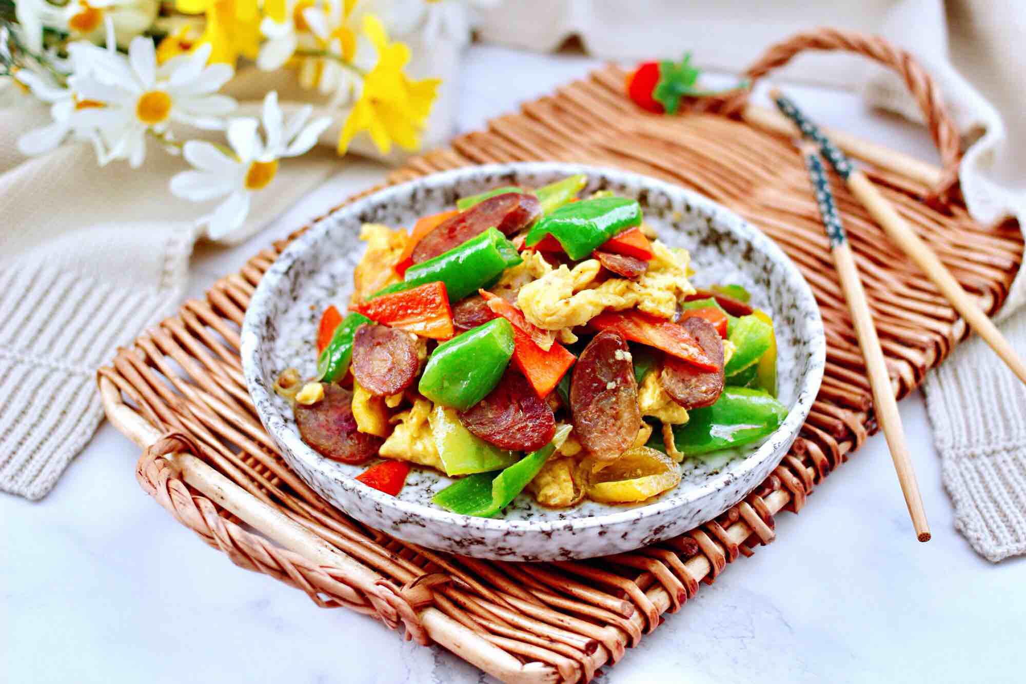 臘腸辣炒雞蛋的做法-家常味炒菜譜-易網(wǎng)健康養(yǎng)生網(wǎng) 臘腸辣炒雞蛋的做法-家常味炒菜譜