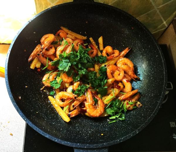 干鍋土豆蝦的做法-香辣味炒菜譜