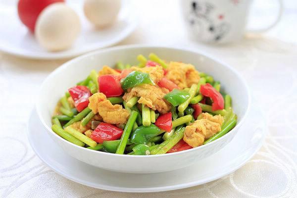 西紅柿蒜薹炒雞蛋的做法-家常味炒菜譜