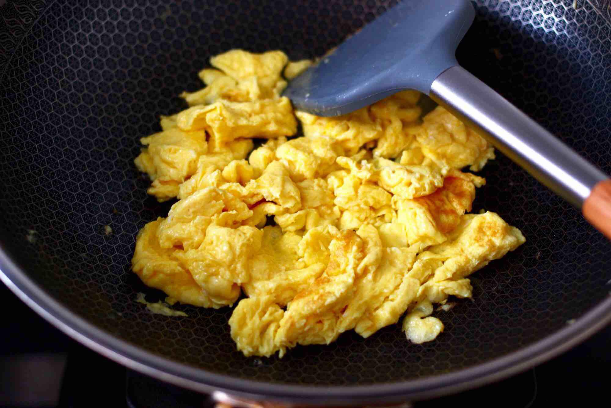 臘腸辣炒雞蛋的做法-家常味炒菜譜-易網(wǎng)健康養(yǎng)生網(wǎng) 臘腸辣炒雞蛋的做法-家常味炒菜譜