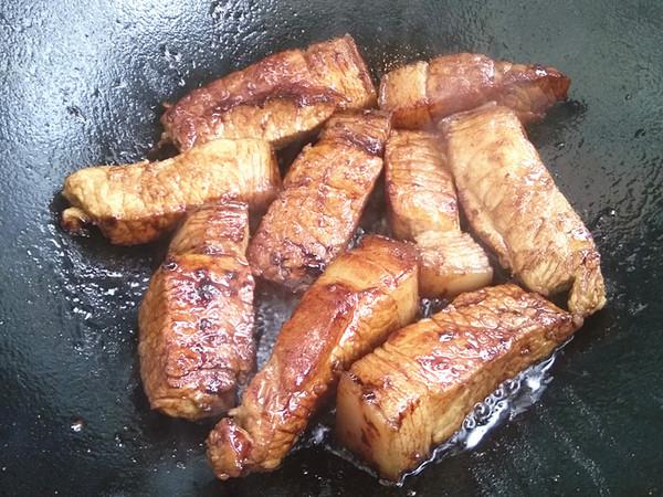 紅燒肉熏蛋的做法-咸鮮味燒菜譜