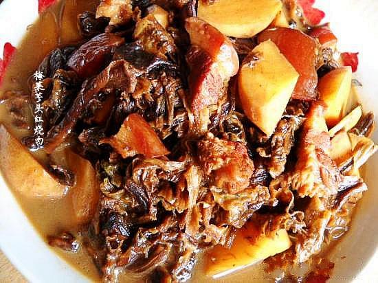 梅菜芋頭紅燒肉的做法-咸鮮味燒菜譜