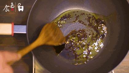 黃豆燒豬尾！超級好吃的家常菜，學會了這道菜，誰還去吃紅燒肉和大豬蹄子??？的做法-咸鮮味燒菜譜