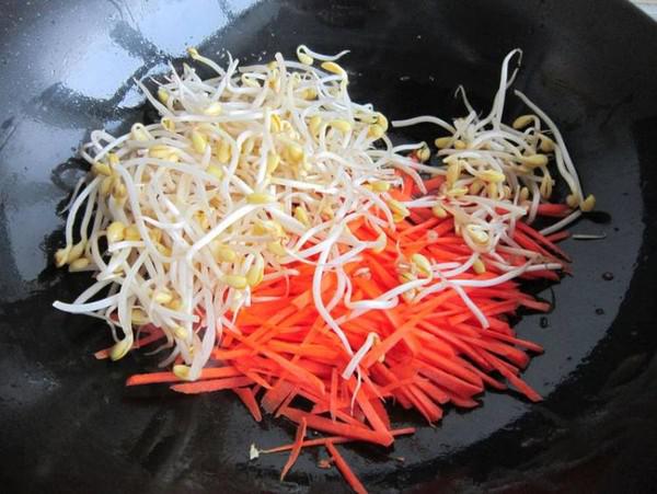 胡蘿卜黃豆芽炒肉的做法-家常味炒菜譜