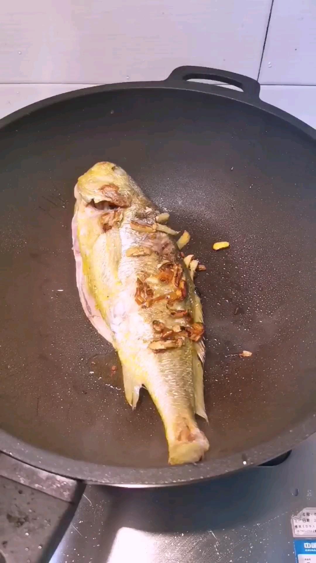 雪菜燉黃魚的做法-家常味煮菜譜