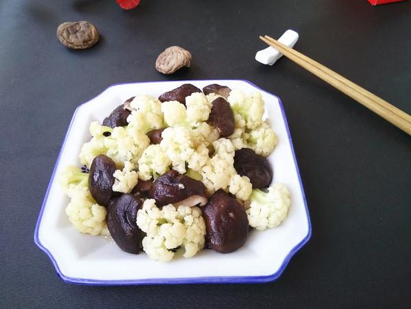 香菇炒菜花的做法-家常味炒菜譜-易網(wǎng)健康養(yǎng)生網(wǎng) 香菇炒菜花的做法-家常味炒菜譜