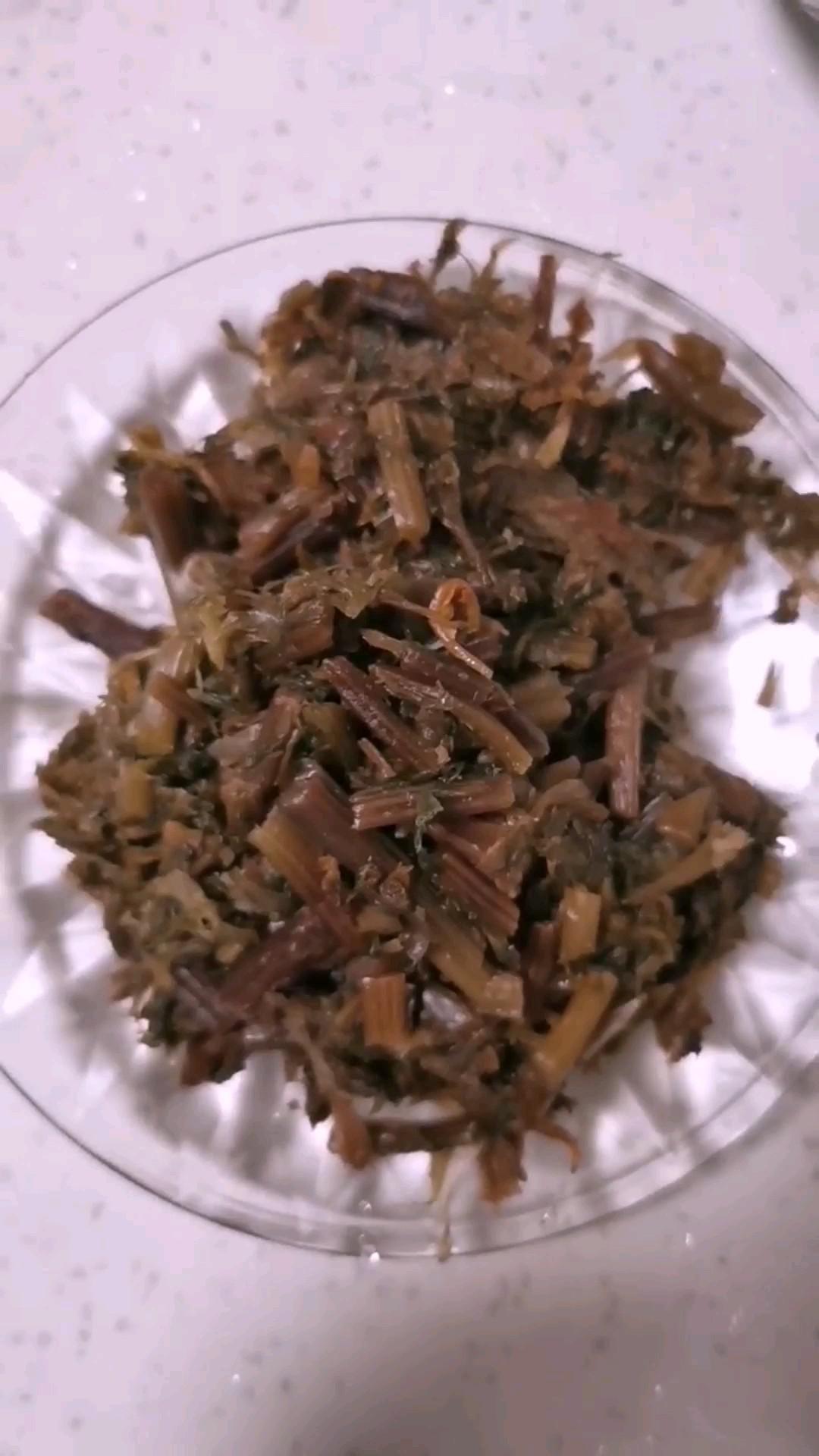 雪菜燉黃魚的做法-家常味煮菜譜