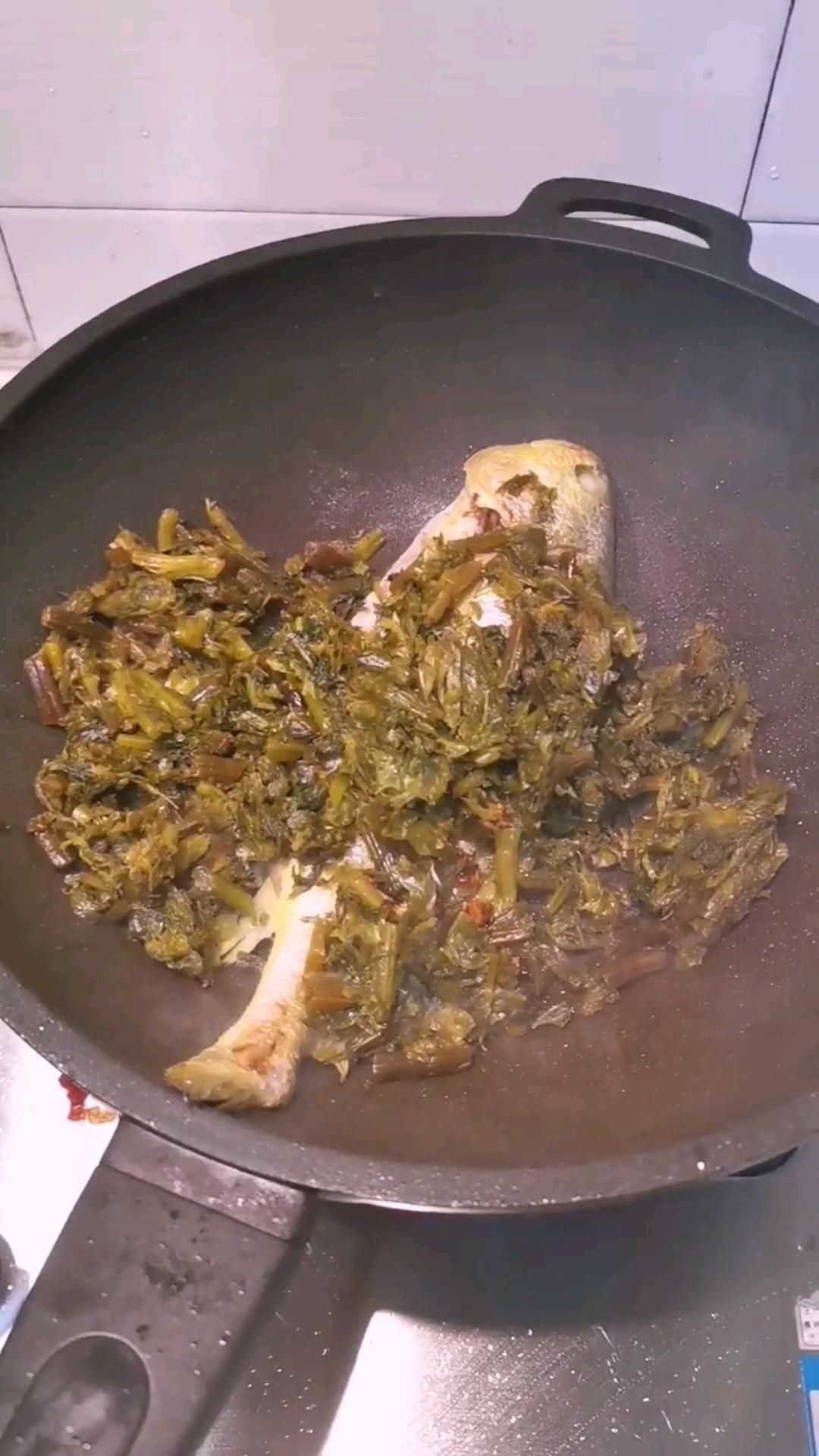 雪菜燉黃魚的做法-家常味煮菜譜