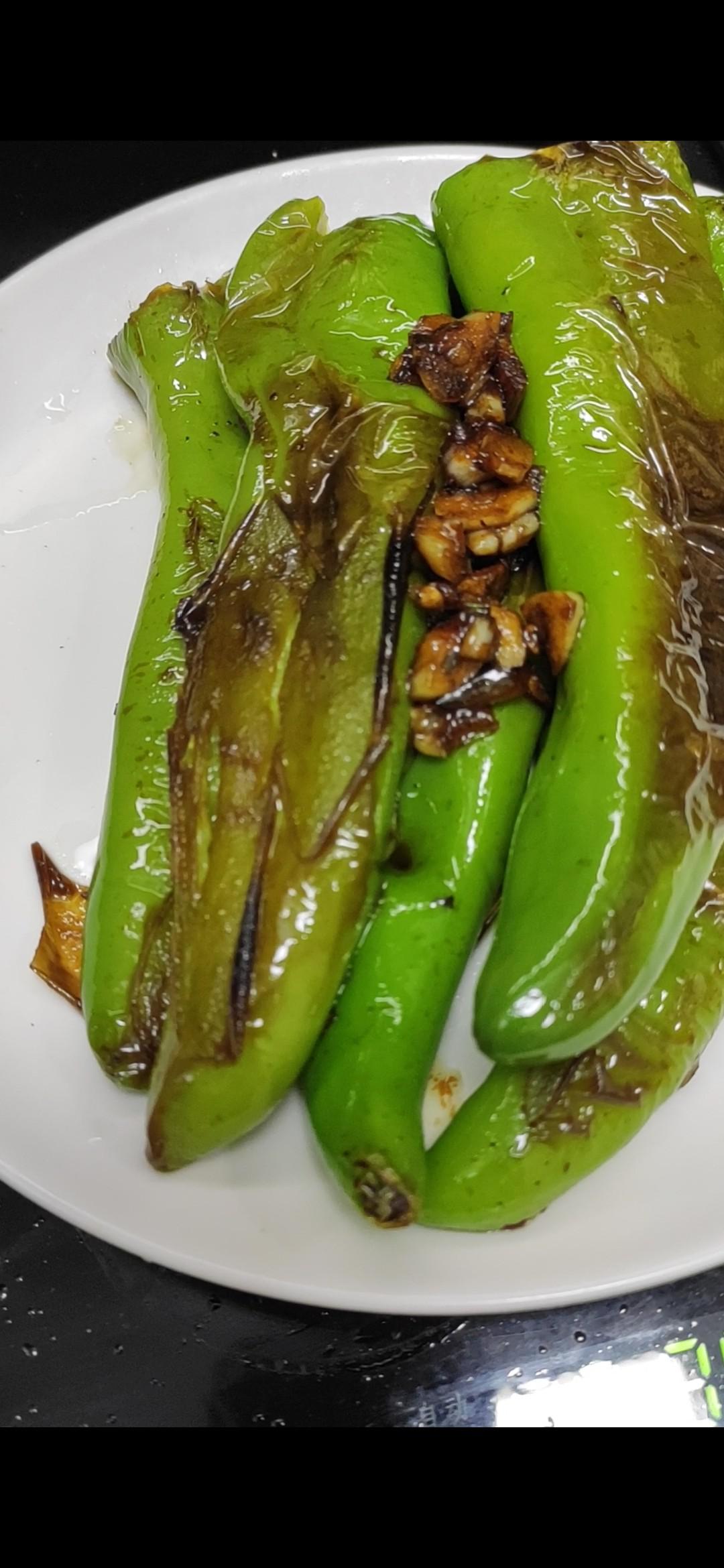 下飯菜虎皮青椒的做法-家常味炒菜譜-易網健康養生網 下飯菜虎皮青椒的做法-家常味炒菜譜