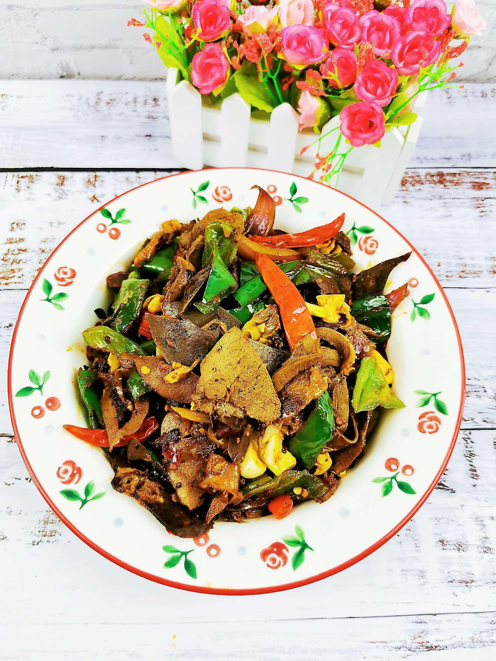 辣炒羊雜的做法-香辣味炒菜譜-易網(wǎng)健康養(yǎng)生網(wǎng) 辣炒羊雜的做法-香辣味炒菜譜