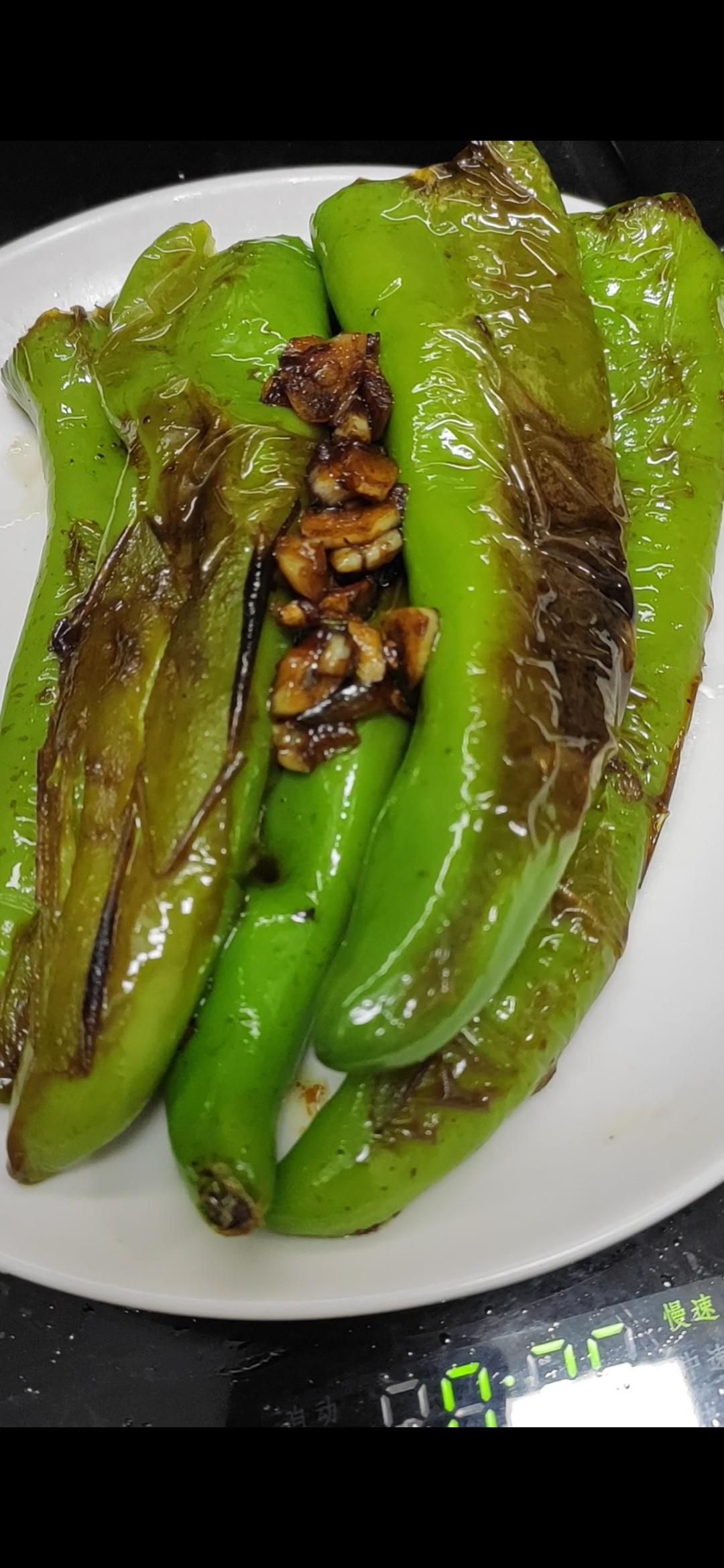 下飯菜虎皮青椒的做法-家常味炒菜譜-易網健康養生網 下飯菜虎皮青椒的做法-家常味炒菜譜