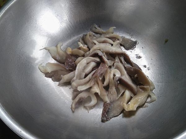 鳳尾蘑炒油菜的做法-家常味炒菜譜
