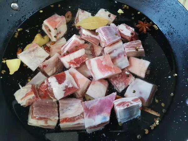 紅燜羊排的做法-家常味燉菜譜