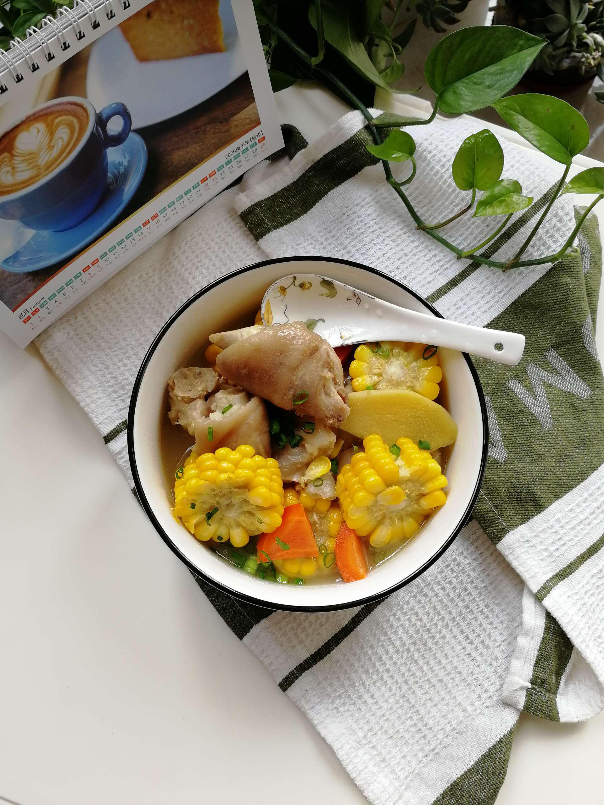 豬腳玉米湯的做法-咸鮮味燉菜譜