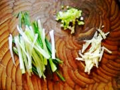 砂鍋魚頭煲的做法-咸鮮味煮菜譜