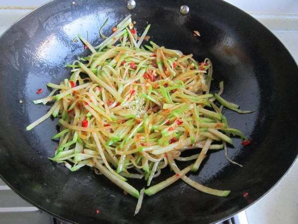 辣椒醬炒蘿卜的做法-家常味炒菜譜