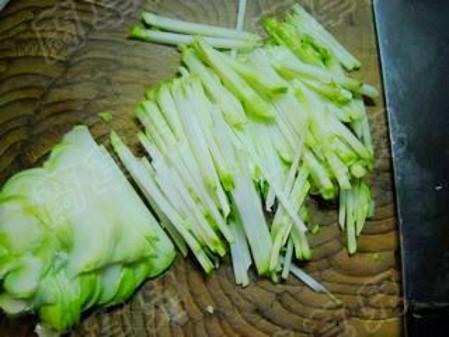 鮮榨菜木耳肉絲的做法-咸鮮味炒菜譜