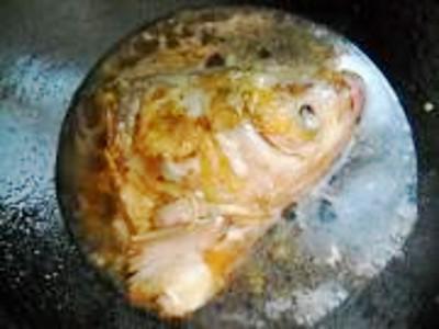 砂鍋魚頭煲的做法-咸鮮味煮菜譜