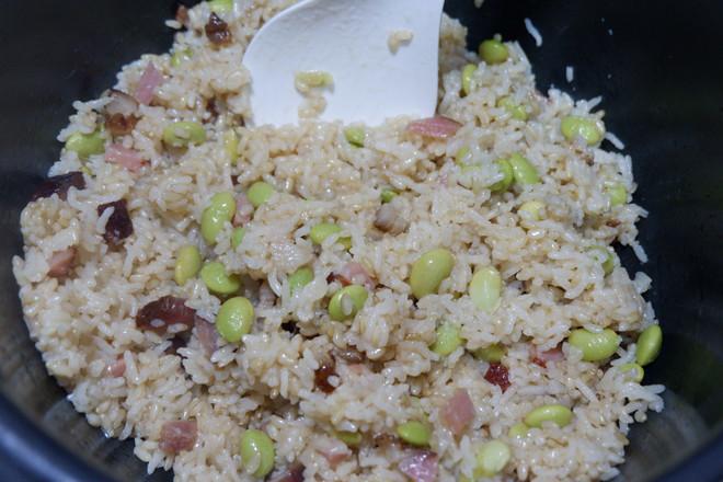 臘肉毛豆糙米飯的做法-家常味煲菜譜